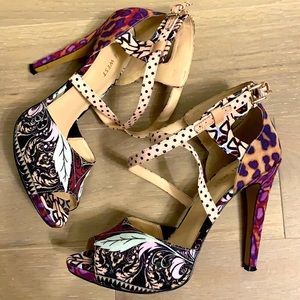 Nine West Pattern Strappy sandals. 7.5